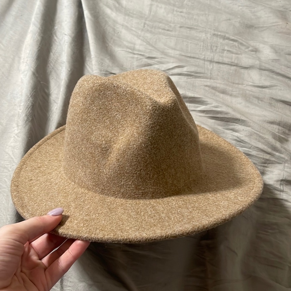 Tan hat